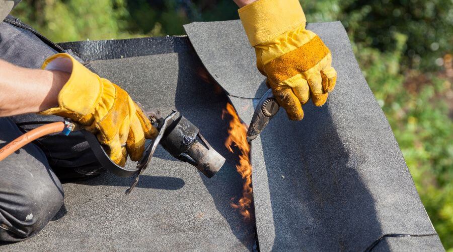 Professional gutter cleaning in Spring Valley, IL